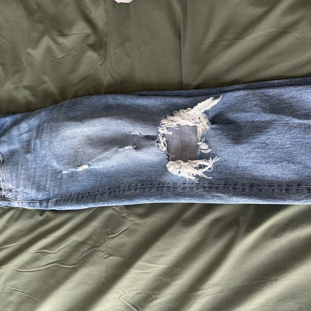 Abercrombie & Fitch Women’s Ripped Blue Slim leg Jeans
